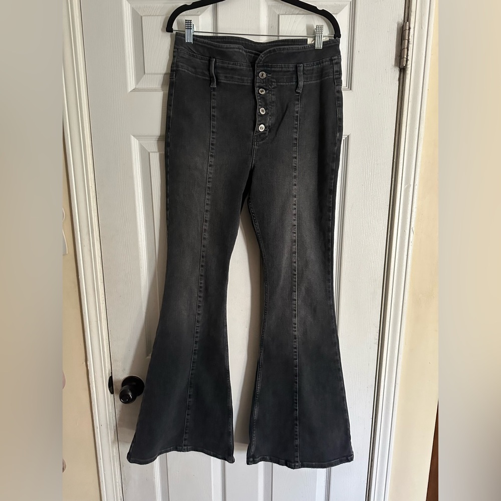 NWT! FREE PEOPLE! Black Flare Wide Leg Jeans High-Waisted! Sz30 Shapes backside!